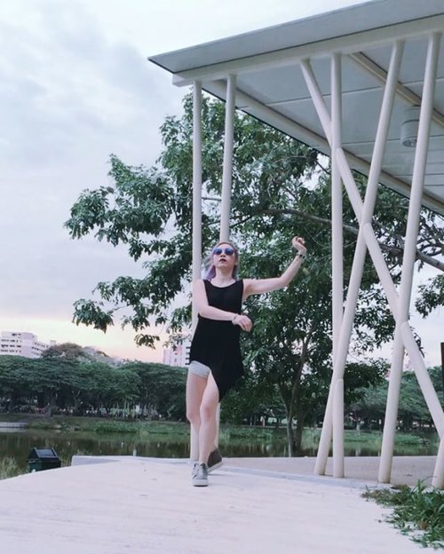 I don't have #sundaybumday to post. But my next goal from #spreadyourlegs to kick my own face 😅😅😅
Thank you @ena_teo for helping me to take this #boomerang video. More post to come 🙆🏼
.
.
.
#ladies_journal #polelunatica #sunday #clozette #clozetteid #singapore #sgig #igsg