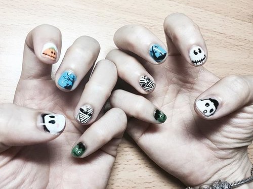 H A L L O W E E N 👻
But in cute style 😂
Thank you @nailstore_byme for making these cute nails art .
.
.
#ladies_journal #clozette #clozetteid #halloweennailsart #halloween #nailsart #nails #nailstagram #nailsofinstagram #nailswag #palembang #cute #instacute #instagood