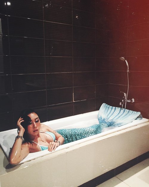 I didn’t choose mermaid life. Mermaid life choose me. ...📸 @querramellca @chandraangkawijaya ...#ladies_journal #mermaid #mermaidlife #clozette #clozetteid #bathtub #bikini #bali #fennyxbali #fennyonvacation #instagood #indonesia