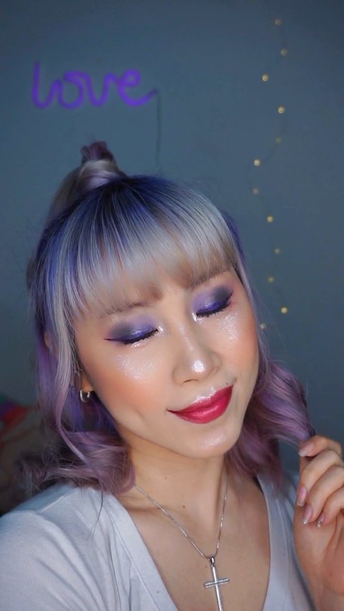 Matchy matchy with my hair. Using products from @artistrystudioofficial Bangkok Edition. Thank you @amway.sg 
What do you think?

#ladies_journal #artistrystudioofficial #passionista  #grwm #makeup #makeuptutorial #undiscoveredmuas #beauty #clozette #clozetteid #motd