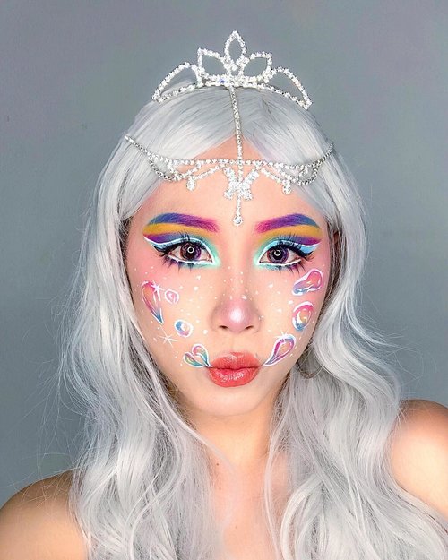Bubbles 🛁

Inspired by @jamescharles .
.
.
Key products:
💕 @armanibeauty Luminous Silk Foundation 💕 @nyxcosmetics_sg Angel Veil Skin Perfecting Primer; High Definition Blush in Baby Doll & Summer; Pump it up lip plumper
💕 @katvondbeauty Alchemist Holographic Palette; Ink Well Liner in White Out
💕 @makeupforeversg 12 Flash Color Case
💕 @juviasplace The Masquerade Palette 💕 @benefitcosmeticssg Boi-ing Airbrush Concealer
💕 @maxfactor Lipstick in Maroon Dust .
.
.

#ladies_journal #bubble #bubblemakeup #makeupideas #makeuptutorial #makeup #makeupartist #makeuptransformation #beauty #motd #makeuplife #sfxmakeup #sfx #sfxmakeupartist #5fingerssfx #specialeffectsmakeup #facepaint #facepainting #clozette #clozetteid