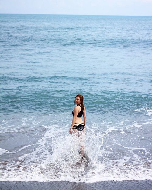 I can't move on from my Summer Holiday 🌊💦⛱
📸 cc: @glawreuhs 
Picture taken at Batubelig Beach, Bali - Indonesia
.
.
.
#ladies_journal #clozetteid #clozette #bali #summer #beach #indonesia #travel #vacation #holiday #photoshoot #asian #asianmodel #asiangirl #blue #instasky #instagood #instamood #instacool #throwback #bikini #ClozetteXAirAsia #KLFWRTW2016