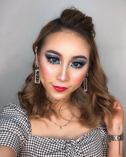 Releasing my inner Drag Queen but still want to be cute 💁🏼‍♀️ Thanks to @missfamenyc for teaching us on her Master Class in Singapore .
.
.
Key Products:
💖 @nyxcosmetics_sg Ultimate Shadow Palette in Ash; Powderpuff Lippie in Boys Tears; Candy Slick Glow Lip Color in Sugarcoated Kiss; Liquid Sued in Little Denim Dress; White Liquid Liner; Retractable Eye Liner in White; Duo Chromatic Illuminating Powder in Twilight Tint;High Definition Blush in Summer 💖 @makeupforeversg Base Lissante Smoothing Primer 💖 @toofaced Born This Way Foundation in Porcelain 💖 @stilacosmetics Glitter & Glow Liquid Eye Shadow 💖 @benefitcosmeticssg Brow Contour Pro in Brown Medium; Hoola Bronzing Powder; Hoola Contour Stick 💖 @tartecosmetics Tarteist Pro Lashes in Goddess; Tarteist Pro Lash Adhesive; Tarteist Double Take Eyeliner; Light Camera Lashes 4-in-1 Mascara; Shape Tape Concealer in Light Sand 💖 @fentybeauty Pro Filt’r Setting Powder in Lavender 💖 Hair: @glampalmsg GP201BL
.
.
.
#ladies_journal #makeup #makeuptransformation #dragqueen #tarteist #benefitcosmetics #glam #shapetape #fentybeauty #makeupforever #nyxcosmetics #toofaced #stillacosmetics #selfie #benebabes #clozette #clozetteid #motd #mua #makeupartist #livingdoll #doll