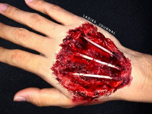 Had so much fun doing this #sfx for this coming #halloween 
Looks like I will do more #sfxmakeup 💉

#ladies_journal #halloweenmakeup #spooky #scary #blood #makeup #sfxmakeupartist #clozetteid #clozette #makeupartist