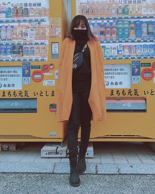 When fending machine is a must to go on taking photo in Japan 🇯🇵🤓✌🏻 #ladies_journal #fukuoka #japan #itoshima #hakata #minoshima #shimakeya #ootd #vintage #fujifilm #clozetteid #clozette #fennyxjapan #asian #indonesian