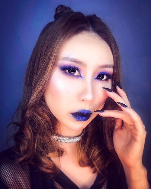 You are my Galaxy 🌌 
Makeup inspired by @socialb_ contact lenses. 
It’s so comfortable to wear even I do have sensitive eyes.

Would you love to see this makeup look ? Let me know on comment section below.

#ladies_journal #beauty #makeup #makeupartist #mua #blackfriday #galaxymakeup #dark #edgy #clozetteid #clozette