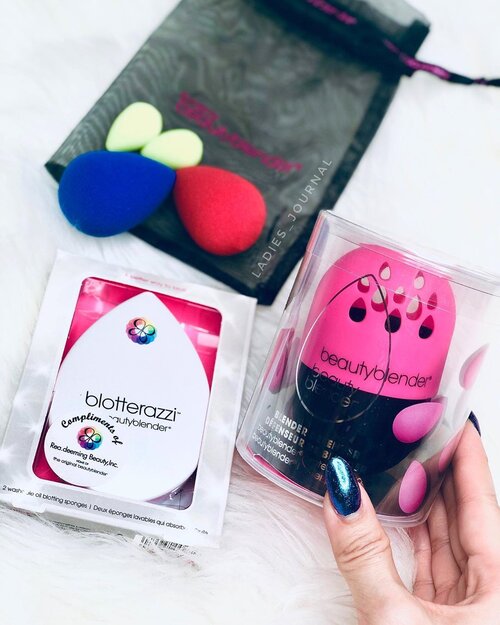 ⚠️ SHOPPING 🛒‼️ @beautycarousel is having #GSS and is offering awesome discount off @beautyblendersg up to 40%. ❗️You can get special deal like FREE micro.mini (worth $29) with every purchase of beautyblender’ newly released foundation- Bounce! 👉🏻 Head over to @beautycarousel (www.beautycoraousel.com) to check out any other awesome deals!

Happy Shopping 🛍 and stay beautiful ✨

#ladies_journal #beauty #makeup #beautyblender #shop #clozette #clozetteid #flatlay