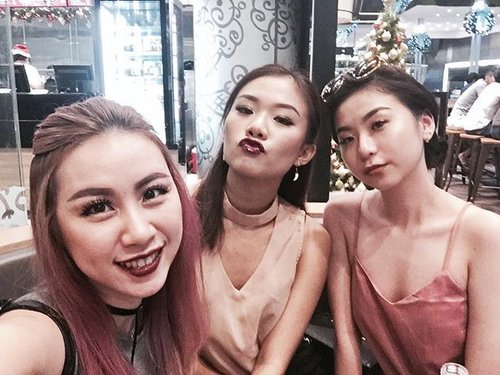 Was great hangout with these babes 😘 @querramellca & @clawdiiaa .
.
.
#ladies_journal #clozetteid #clozette #sgig #igsg #selfie #singapore #asian #asiangirls