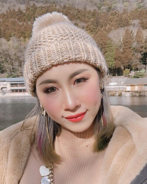 Where’s my Prince Charming 💍? #ladies_journal #fennyxjapan #fukuoka #japan #winter #selfie #motd #clozetteid #clozette #asiangirls #asian #indonesian #yufuin #yufu #lake