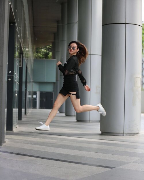 Major #throwback from 2017 photoshoot. It was hot day but fun 🌤

I don’t when can do photoshoot again. Hope this pandemic is over soon. I wanna go on holiday and meet my friends 🤓

#ladies_journal #millenialsofsingapore #photoshoot #ootd #fashion #streetphotography #clozette #clozetteid #lookbook