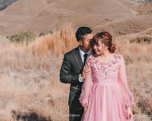 Beyond thankful for you 💖..Suit @satyagrahaofficial Dress @haze_be_wear MUA & hairdo @makeupbyheny .📷 @sheerss_id @zakhrihrp #sheerssHari....#clozette #clozetteid #bridestory #thebridestory  #sumba #sumbaprewedding #ntt #eastnusatenggara #preweddingsumba #exploresumba #travel #portrait #inspirasiwedding #sumbatimur #bukittenau