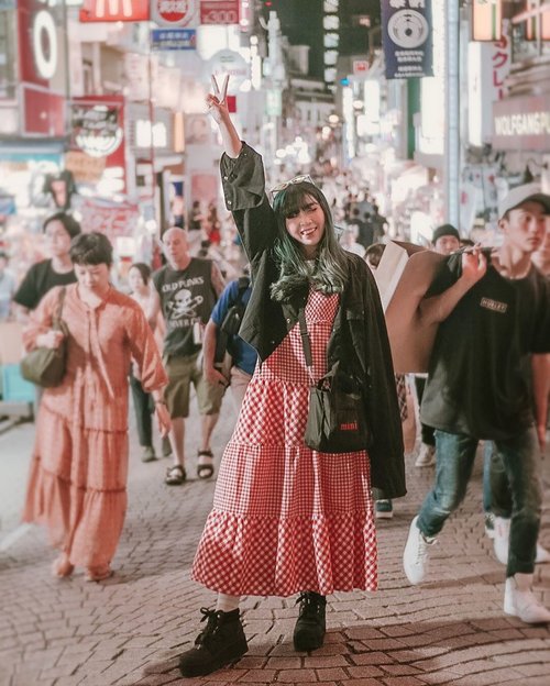 The busy Takeshita Street 💖
.
.
.
📷 @williamiskandar .
.
.
.
.
#clozette #clozetteid #explorejapan #harajuku #takeshitastreet #japan #yunitainjapan #wheninjapan #travel #lookbook #outfit #ootd