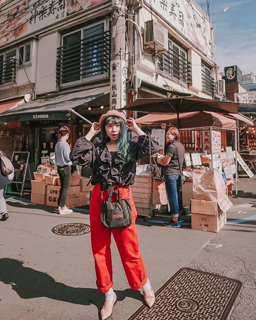 Main main ke Tsukiji Fish Market .
.
.
📷 @williamiskandar .
.
.
.
.
#clozette #clozetteid #japan #wheninjapan #explorejapan #travel #tsukijifishmarket #yunitainjapan #ootd #lookbook #outfit