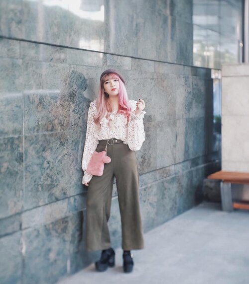 Escape the ordinary
.
.
.
.
.
#clozetteID #clozette #medanbeautygram #ggrep #ggreptrend #ggrepstyle #cidstreetstyle #cgstreetstyle #looksootd #ViVi #Lilybrown