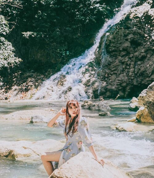 There's no better place to find yourself sitting by a waterfall and listening to it's music
.
📍 Lapopu, Sumba Barat
.
.
.
.
.
.
#clozette #clozetteid #sumba #exploresumba #wonderfulindonesia #sumbaisland #waterfall #ntt #nusatenggaratimur #travel #lifestyle #eastnusatenggara #sumbabarat #lapopuwaterfall