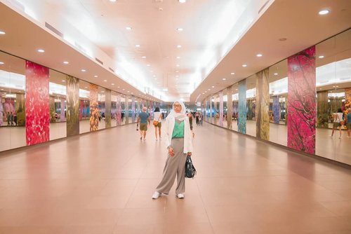 Sebelum ada pandemi, cuek aja ga pakai masker di tempat umum. Pakai nya kalau pas naik kendaraan umum aja. Tapi sekarang, please jangan gitu yaa... setiap keluar rumah, yuk dipakai maskernya 😊
.
.
.
.
.
#clozetteid #life #DiannoStyle #lifestyle #travel #hijabtraveller #exploresingapore #singapore #wheninsingapore #singaporetravel #diarijourney