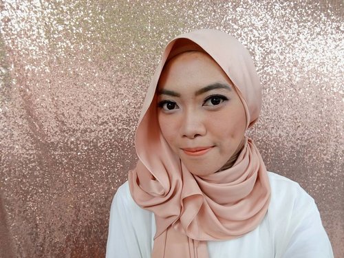 Fresh natural orange for ied fitr. .
.
.
.
.
.
#ClozetteID #beauty #makeup #makeuplook #beaufavele #beaufavelebydian #beautyblogger #blogger #bloggerindo #BloggerceriaID #starclozetter #indobeautyblogger #indobeautygram #indonesianfemalebloggers #indonesianfemalevloggers #indonesianhijabblogger #ihblogger #bloggerperempuan #makeupaddict #like4like #hijablook #hijabstyle #IdulFitrilook #makeuplebaran #inspirasimakeup