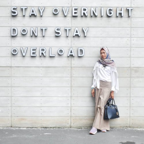 Sesuatu yg over emang enggak baik. Jadi secukupnya aja yaa 😊 .........#clozetteid #clozettedaily #ootd #hootd #travelingwithhijab #travelinstyle #diannostyle #hijabtraveller #hijabtraveler #lookbook #lookbookindonesia #roomsinchotel #exploresemarang #fashion #hijabootd #dsigninstagramable #ilooknet #hotelsemarang #fashionblogger #bloggerstyle #bloggerlife #lifestyle #lifestyleblogger