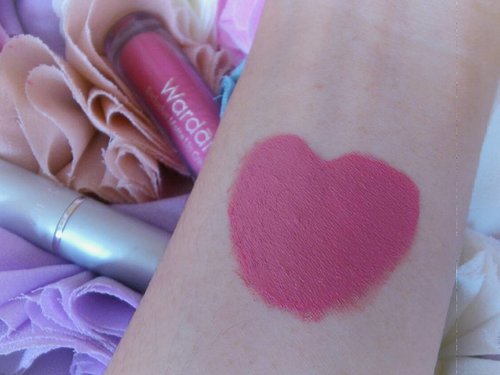 I love to experiment every lip products that I have, and this one is my favorite ever! I decide to name it as a "Loveberry". I get this lovely matte lip color from 2 wardah lip products. The first is wardah matte lipcream shade Pink Me, then I combine with wardah matte lipstick shade Mauve Mellow. .
Loveberry is suitable for you who not only want to complete your daily look, but also to make perfect your office or even your special moment. 
Let's try this, beauty 💄💄💞
.
.
#Clozetteid #lipstick #wardah #wardahxbeautyfestasia #beaufavele #beaufavelebydian #tipsandtricks #beauty #beautyblogger #beautybloggerindo #lipstick #mattelipstick #indonesianbeautyblogger #indonesianfemalebloggers #wardahlipcream #wardahlipstick #fashionblogger #fashion #clozetter #starclozetter