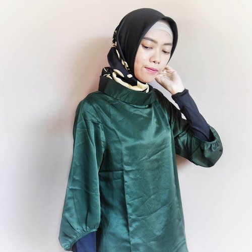 Try to wear green army? why not?! That colour presents a simple but elegant look. 👗 @korz_collection ......#KorzCollection #KorzXDian #ClozetteID #hijab #hijablook #fashion #style #fashionstyle #modestfashion #indonesianblogger #bloggerindo #fashionblogger #indonesianfashionblogger
