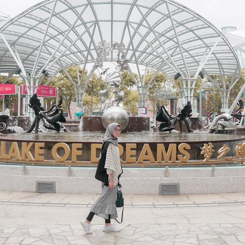 Mimpi 2019 udah tercapai belum nih? Atau kamu udah bikin resolusi baru buat 2020? 😊....#ClozetteID #Style #Travel #lifestyle #DiannoStyle #Singapore #resortworldsentosa #DiariTravelJourney #ootd