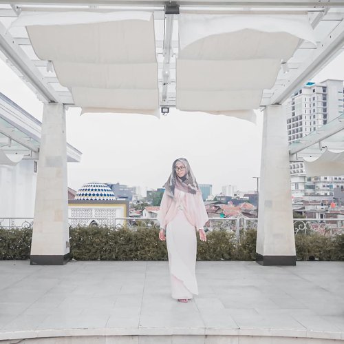 The more we are grateful, the more happiness we get. Happy friday bifellas 💕.....#ClozetteID #DiannoStyle #Style #OOTD #Lifestyle #Hijabootd #fashion #WearAprilia #apriliacollections