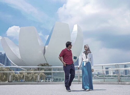 Biarpun outfit ga kompak, tapi langkah kita sama dalam mencapai tujuan. Semangatt! 💪 💙
.
.
.
.
.
#ClozetteID #coupletraveller #life #lifestyle #travel #traveling #CeritaDianAri #DiariTravelJourney #DiariJourney #travelingsingapore #singapore #singaporeguidebook