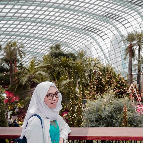 One wishlist done 💕 Alhamdulillah dikasih nikmat lebih di trip kali ini. 🧚‍♀️ Have a good day 💙 .
.
📷 @ariright .
.
.
.
#DiariTravelJourney #DiariJourney #CeritaDianAri #exploresingapore #gardenbythebay #gardenbythebaysingapore #singaporeinsiders #thingstodoinsingapore #wisatasingapore #singapore #hijabtraveler #hijabtraveller #indotravelgram #indotravellers #ClozetteID #clozettedaily #Travel