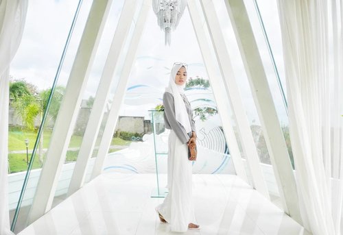 Beauty is the purest feeling of the soul. Beauty arises when soul is satisfied. -AR-

Happy friday 💕 .
.
.
.
.
.

#ClozetteID #clozettedaily #hijab #ootd #hijabootdindo #hijabootd #fashion #travel #blogger #indoblogger #bloggerindo #bloggerindonesia #indonesianfemalebloggers #indonesianhijabblogger #bloggerperempuan #bali #balilife #balidaily #hijabtraveler #lumix #lumix_id #lumixleica #lumixgf8 #lumixgf8bydian #lumixgf8indonesia #lumixindonesia