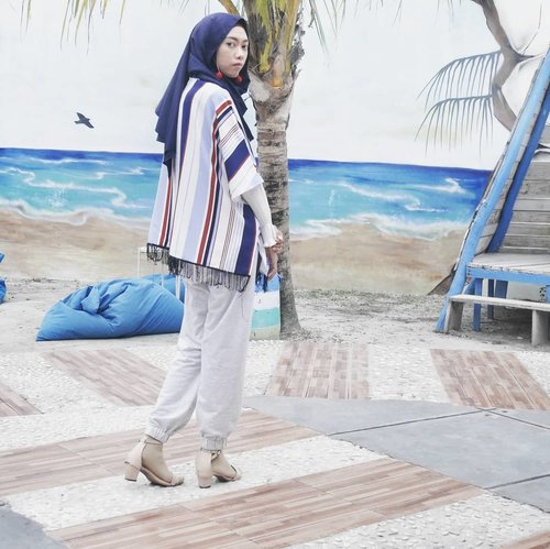 Blue vibes 💙 #tapfordetails ...#clozetteID #ootd #ootdhijab #hootd #hijabstyle #hijabootd #hijablook #fashion #hijab #ootdfashion #lookbookindonesia #lookbook#travel #travelstyle #travelootd #bloggerindonesia #bloggerstyle #bloggerlife #bloggerperempuan #indonesianhijabblogger #indonesianfemaleblogger #indofashionpeople #fashionpeople