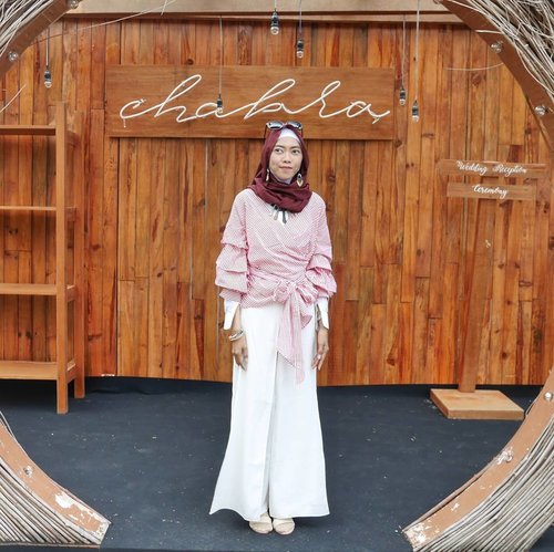 What will you do for your happiness today? .Still in a red mood, 👗 by @korz_collection ..📷 @ariright....#ootd #korzcollection #KorzXDian #fashion #blogger #style #hootd #fashionblogger #fashionbloggerindonesia #LifestyleBlogger #clozetteid #hijabootd