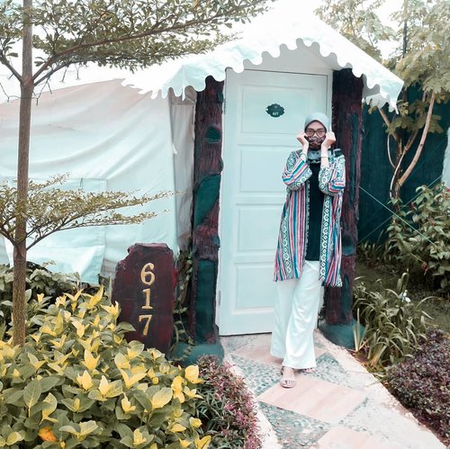 Hope is a positive expectation that something good is going to happen. 🌈
.
.
.
#chevillymoments @chevillyresortandcamp #clozetteid #travelgram #hijabtraveller #chevillyresortandcamp #diarijourney #diarijourney2020 #DiannoStyle #Life #Lifestyle
