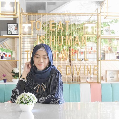 Terkadang kita harus menunggu untuk mendapat apa yang kita inginkan. Just enjoy the process, and be grateful for what we've had. 💙.👗 @korz_collection..📸 by @ariright ...#korzcollection #KorzXDian #ClozetteID #fashion #lifestyle #bloggerindo #bloggerindonesia #IndonesianFemaleBlogger #fashionblogger #LifestyleBlogger #bloggerperempuan #hootd #hijabstyle