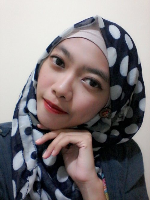 red to cheer up your day :) #ClozetteID #COTW #RamadhanFreshFace #hijab #makeup #clozetter 