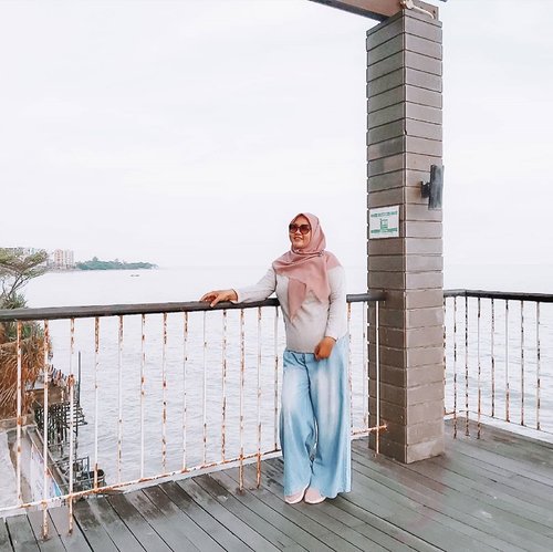 Missing someone and not being able to see them is the worst feeling ever.#selflove #selfportrait #clozetteid #clozettehijablook