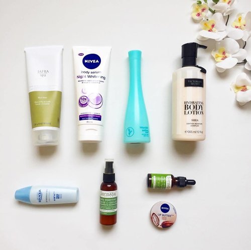 My current skin care routine ~ 🙌🏼
One hard thing about this routine, is to commit to it. 
Good thing everyday is another chance to try again 💆🏻 • tap for details 👆🏼 #clozetteid #blogger #skincare #skincareroutine #nivea #jafra #sensatiabotanicals #skinaqua #wardah #victoriasecret #fotd #bloggerceriaid #bloggerindonesia #beautyblogger #skincarenewbie #pamper #indonesia #indonesiablog
