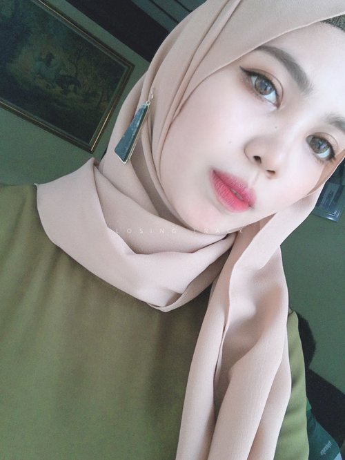 give me a chance #makeup #hijabstyle