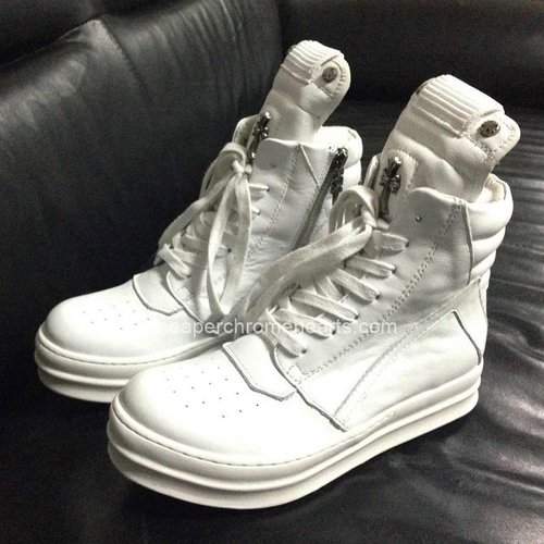 Chrome Hearts Cross and Sword White Leather Height Increasing BootsColor: WhiteAvailable Colors: Black, WhiteMaterial: Rubber, LeatherStyle: Cross, Sword, Height Increasing