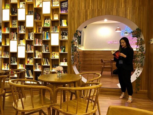 Found my happy place ! 📚 ☕️ 🍵 , everything in one @thelibrary.sby 🥰
•
•
•
Thank you @maherna2775 📷
•
•
•
#thelibrary #sby #surabaya #reader #library #loveyourself #enrichingsoul #enrichingwomenslives #grateful ##empoweringwomen #woman #clozette #clozetteid #survivor #womanempowerment #book #bookstagram #blessed #thankful #idontplaniplay