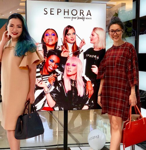 Thank you for coming dear 😘♥️ always fun when you are around ♥️💕
@sephoraidn 
@tunjungan_plaza 4
.
.
.
#makeup #makeupartist #makeuplover #makeupaddict #wakeupamdmakeup #sephora #sephoraidn #sephoraindonesia #sephorabeautycommunity #beautyinfluencer #beautylover #beautygram #clozette #clozetteid #iwearph #bright