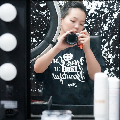 Be your own kind of beautiful 😉🖤✨
#beyourownkindofbeautiful 
Doesn't matter how many #makeup in my #makeuproom 
I do comfy with my #bareskin 😉🖤✨
#selfie #selca #makeupvanity #ringlight #sony #mirrorselfie #chill #calm #relax #sbb #sbybeautyblogger #clozette #clozetteid #bblog #beautyblogger #beautiful #empoweringwomen #woman #enjoyinglife #idontplaniplay #makeupstudio