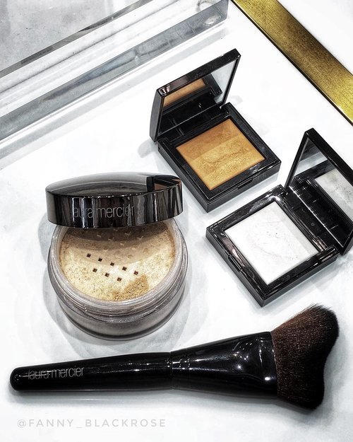 Enjoying some of #LauraMercier #bestseller and #new #setupandglow #glowpowder to set my #makeup today 😊😊😊
For 6 hours now and still going strong. Don’t think this glowing powder gonna makes you look oily, it doesn’t ♥️
It sets my makeup beautifully and gives me subtle #healthyskinglow 🤗
I use the puff First, to lay down the powder Glow and then I buff it with soft fluffy brush. 
I am happy with result 😊😊😊
.
That 2 little squares is their blurring under eyes, give it a try today. It works amazing to help my very tired look eyes. .
#makeuplook #makeuptalk #luxurybeauty #wakeupandmakeup #clozette #clozetteid #beautytalk #beautygram #beautyflatlay #ilovemakeup #makeuppost #makeupartist #lauramerciermy #beautyblogger #beautyinfluencer #beautylover #makeupaddict #makeupcollector