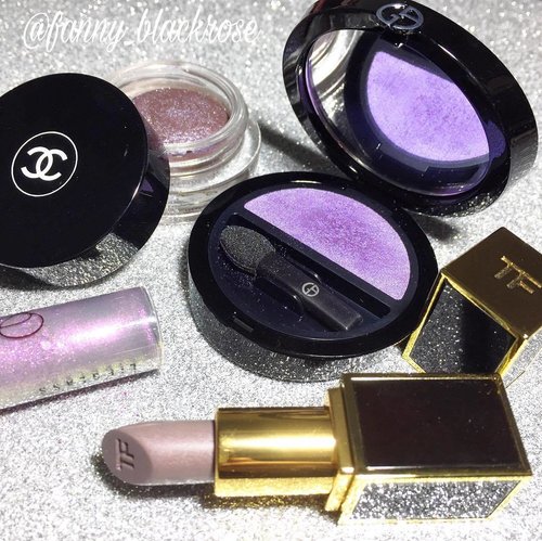 I could have some #more everyday cause I alway wipe everything off every time I touch down 🏡 and playing with my babies 👶 👶❤✨ and apply another quick #makeup if I need to go out again. It doesn't even ale long to do #dailymakeup 😊💜✨💋 tonight, feeling #purole #grey #purplish #greyish with #armanibeauty #stavros #lipsandboys #tomford #tomfordlipstick #lipstick #maccosmetics #clozetteid #rihanna #riri #chanel single #eyeshadow#Armani #flatlay #makeupflatlay #ilovemakeup #makeupaddict