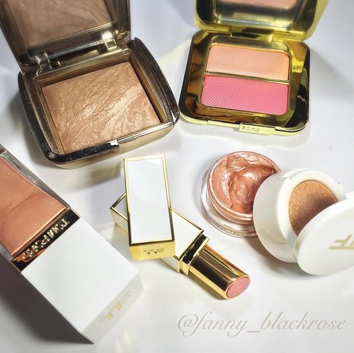 My fingers can't cooperate to hold anything small and work with details... So i pick up some #foolproof #makeup to back me up 😊💖 #pregnancy #prego #pregnancyproblems 
#TF #TomFord #HourglassCosmetics #Hourglass #bicoastal #creme #mustique #firelust #goldenpeach #radiantbronzerlight 
#motd #makeup #makeuppost #motd #clozette #clozetteid #makeupchat