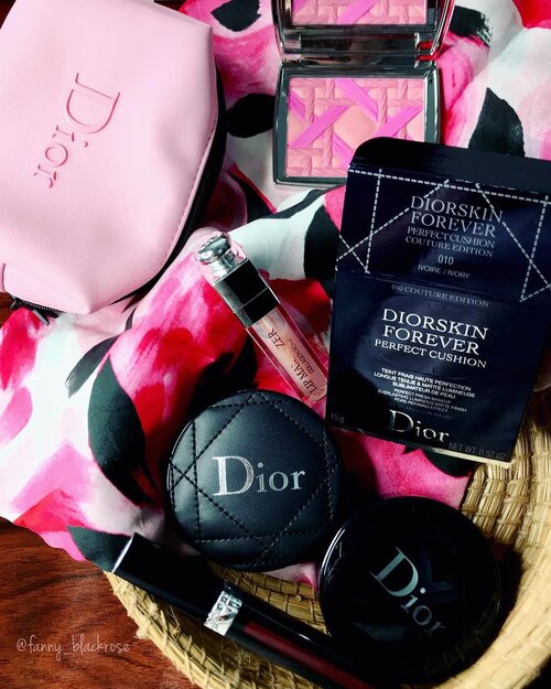 Love 💞 #Leather .
💕
.
💕 .
💕
.
#makeup #makeuppost #dior #diorvalley #diorbeauty #diormakeup #limitededition #diorcushion #diorbackstage #diorblush #pink #dioraddict #beautyblog #makeuptalk #luxurybeauty #clozette #clozetteid #pink #floral #katespadeid #bamboo