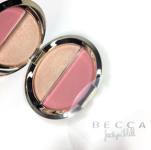 Admiring this #beauty from @beccacosmetics @jaclynhill #champagnepop #flowerchild #champagnesplits #champagnesplitsflowerchild #blush #highlighter #makeup #makeuppost #makeupporn #ilovemakeup #makeupmafia #clozetteID