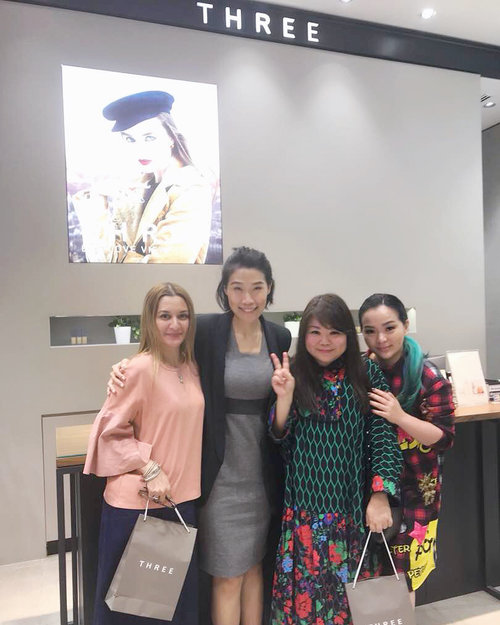 It always fun to meet you beautiful ladies 
@myromana 
@shelbybisou .
.
Missing @loveforskincare 💖🤗💖
.
.
Thank you @threecosmeticsmy for having such a nice event 💖💕
.
.
See you all again , soon 😘💖
.
.
#beautyevent #beautyblog #japaneseskincare #japanskincare #madeinjapan #beautyblogger #beautyblig #clozette #clozetteid #beautyvlogger #ilovemakeup #iloveskincare #friendship #instafriends #instafriend #threecosmeticsmy