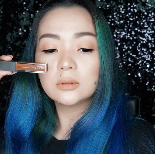 I am using 08 RUN WILD Liquid #eyeshadow from @threecosmetics that’s I’ve got from @threecosmeticsmy ✨✨✨
#threealchemisttwist for eye #3AW18

How to use : 
applying it on the eyelids, gently smooth your finger on the eye shadow to awaken the sleeping pearls in the matte texture and make them sparkle creating a dimensional-matte gaze.
Swipe to see how I Lay down highly consistent color so I can use as eyeliner too. 
I love that it takes care of my eyelids too, with 10 kinds of plant oils / fats / extracts ⭐️💫⭐️💫
Shiso extract, olive oil, meadowfoam oil, tea seed oil, argan oil, jojoba oil, evening primrose oil, rosehip oil, shea butter, beeswax 💫⭐️💫⭐️
#makeup #makeuppost #makeuptalk #makeupreview #makeupcollector #wakeupandmakeup #bblog #beautyblog #beauty #beautyblogger #beautylover #makeupartist #beautyinfluencer #beautyvlogger #beautygram #clozette #clozetteid #threecosmetics #threecosmeticsmy