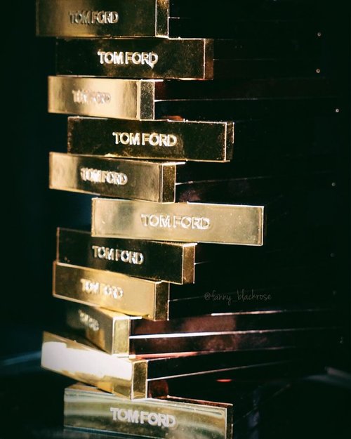 #TomfordTuesday ♥️
Taking off masks that we fear we cannot live without and know we cannot live within. Be True to Yourself, Be You. ♥️
.
.
.
.
.
.
#tomford #tomfordstyle #comfortzone #comforter #stacks #tomfordbeauty #tomfordaddict #tomfordbeauty #tomfordlifestyle #tomfordmakeup #clozette #clozetteid #luxurybeauty #luxurymakeup #makeup #makeuptalk #makeuplife #makeuppost #makeupstack #happiness #mahogany #gold #luxury #luxurious #makeupaddict #blackbeauty #wakeupandmakeup #beautygram