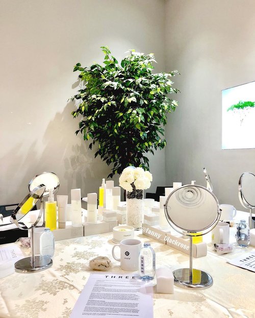 One fine day with @threecosmeticsmy 💚 beautiful table setup, full with NEW @threecosmetics skincare range that gonna launch on April 2018 (Malaysia) if you are in Japan, it’s already available to purchase at this time. 
They concretate to build the strength of our own skin, immune system. Very interesting concept 💚

Very thoughtful preparation and event. Thank you for having me 💚✨ #skincare #threecosmetics #threecosmeticsmy #skincarepost #iloveskincare #skincareroutine #skincaretalk #skincarepost #makeup #makeuppost #ilovemakeup #makeuplover #skincarelover #skincarejunkie #clozette #clozetteid #madeinjapan #japanskincare